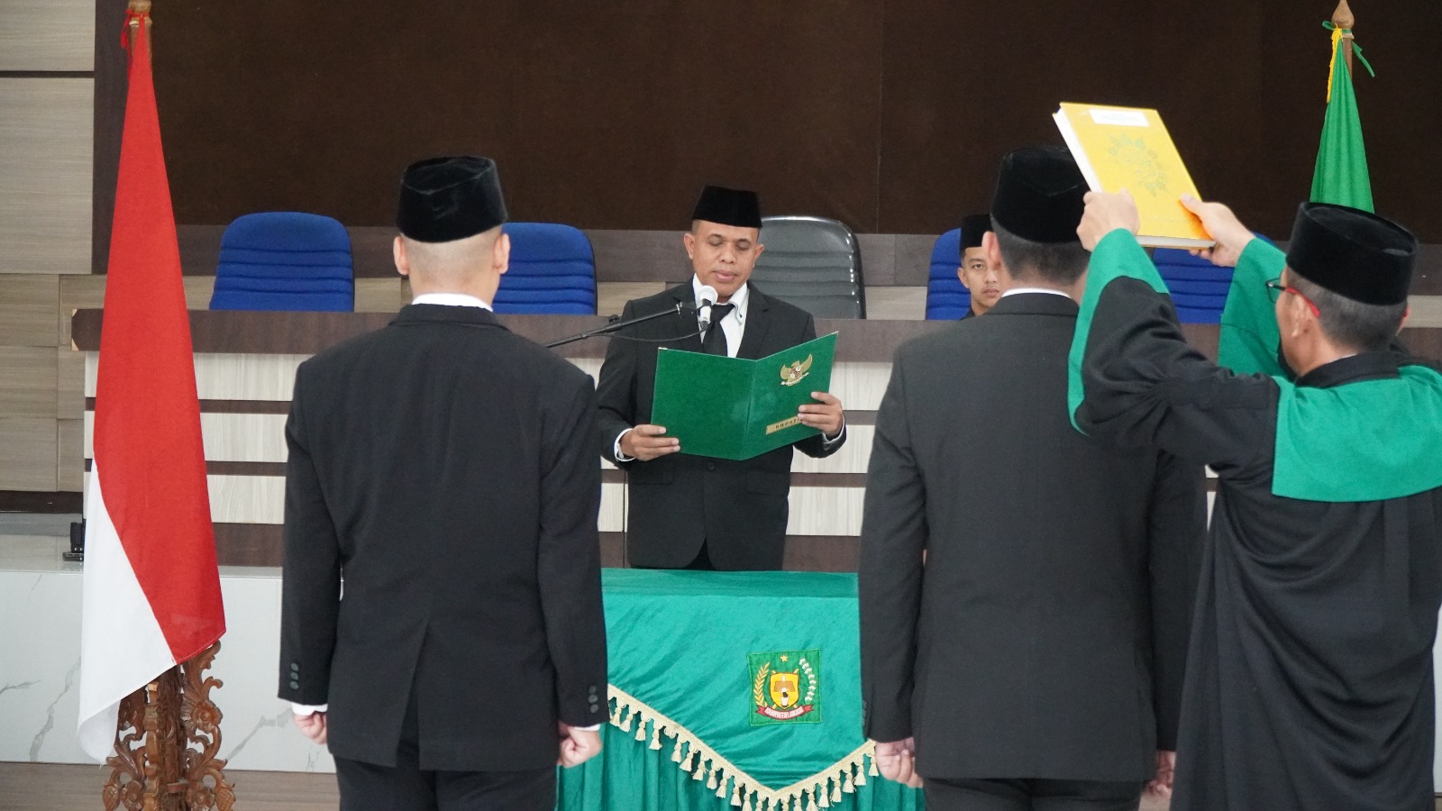 pelantikan pejabat eselon II dijajaran Pemerintah Kabupaten Langkat yang disoal segelintir orang. (yong)